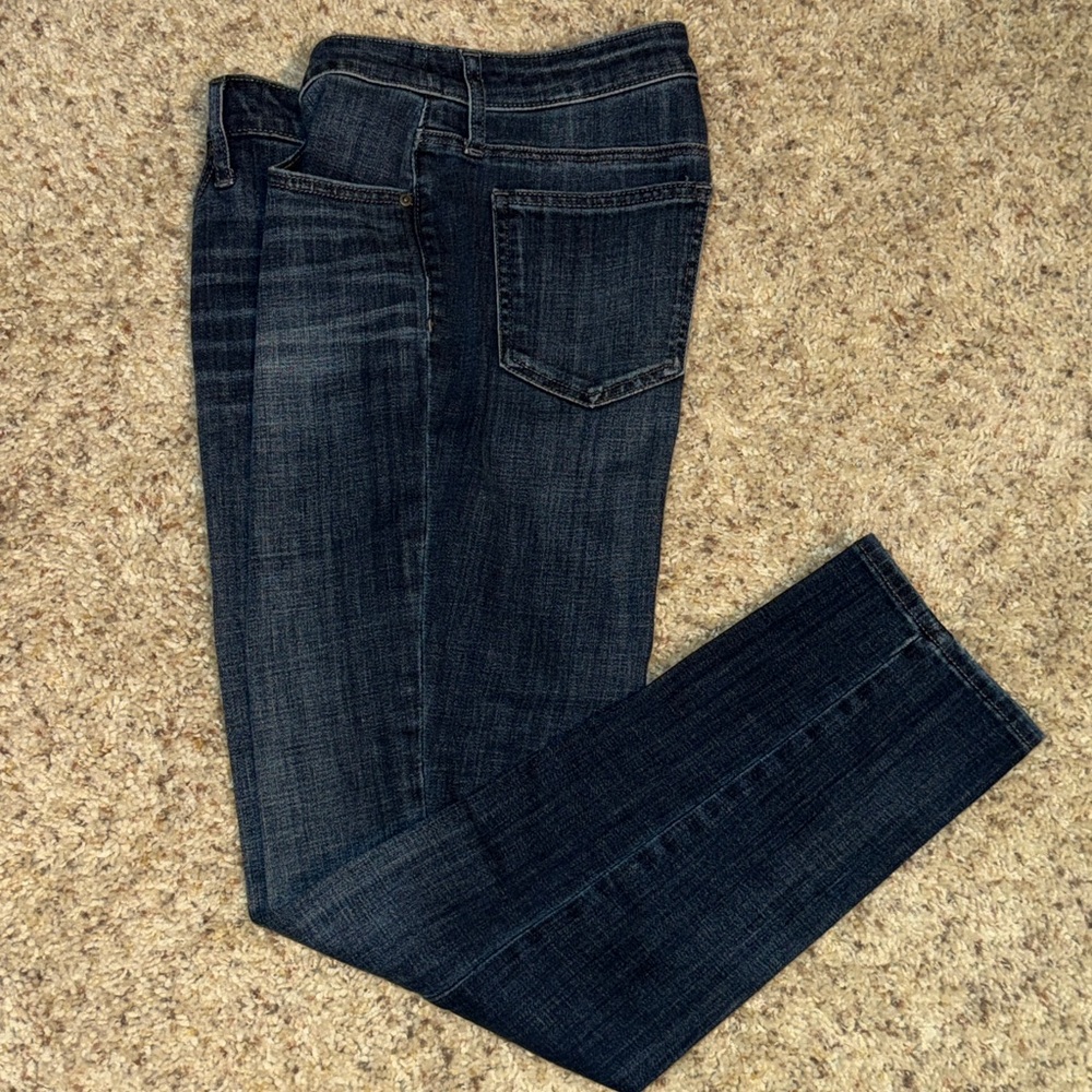 Women's DARK WASH denim 
SO SLIMMING GF SLIM LEG ANKLEJeans Chico's sz 00R/U.S.2